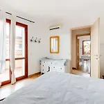 With Private Garden And Air Conditioning *